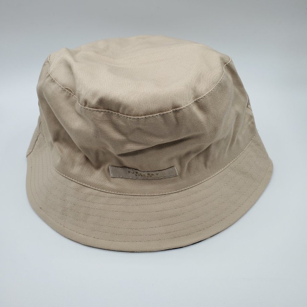 Burberry London Check reversible Bucket Hat (Beige) (UNISEX) - Picture 2 of 9